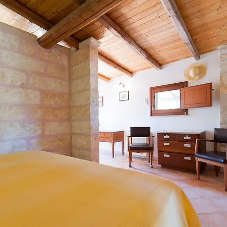 فيلة Ciampa Pool House *